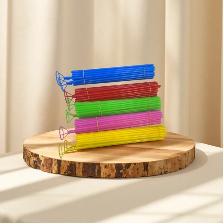 Colorful plastic rods are universal painting and hand-drawing tools and art supplies Colorful plastic rods are universal painting and hand-drawing tools and art supplies
